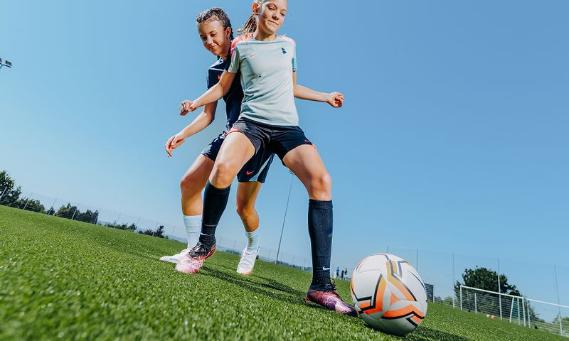 Fußballtraining bei Girlscamp | #FREEDOM2PLAY